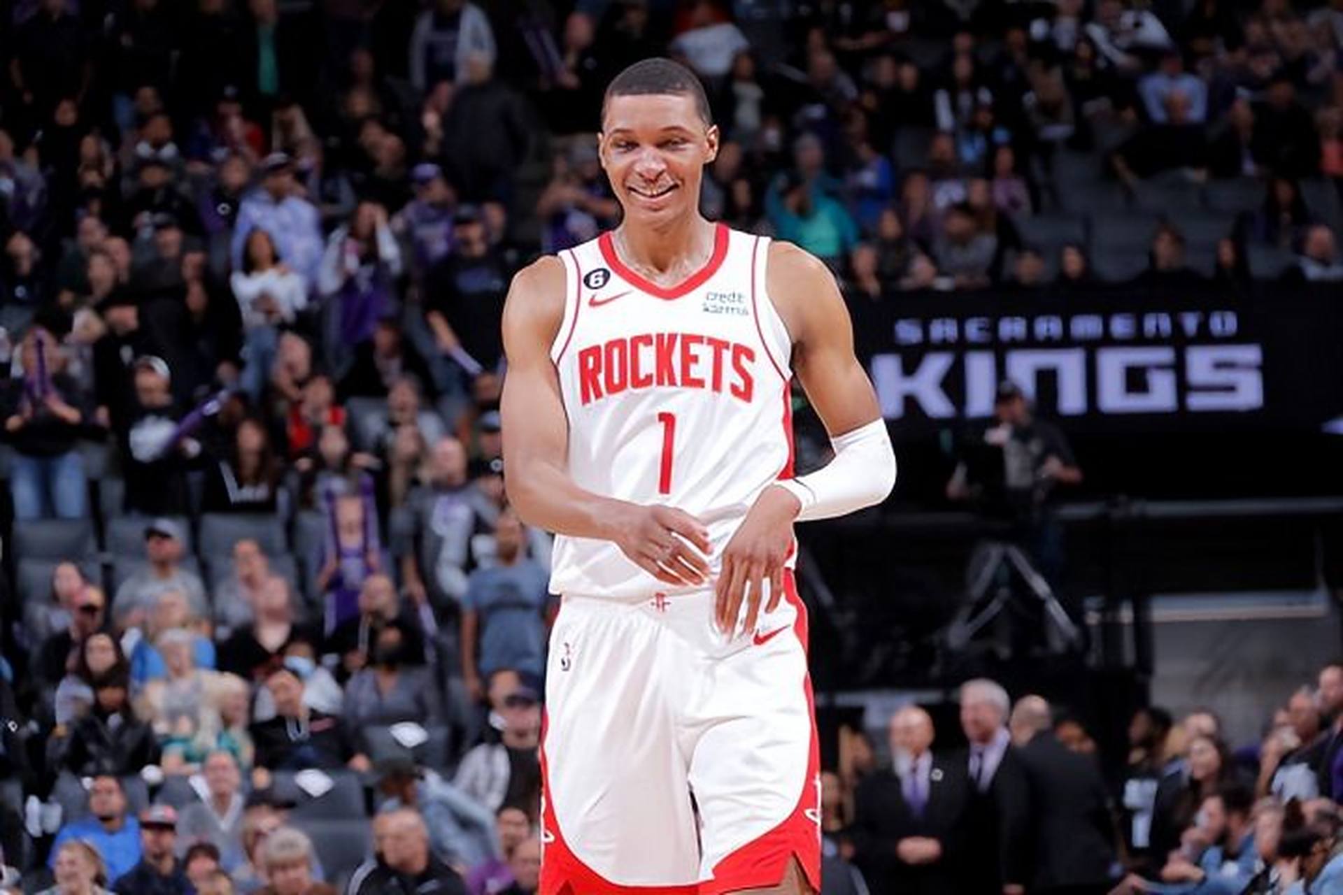 爱游戏官网萨克拉门托国王发布备战花絮,今晚完成体检,NBA季后赛任务艰巨,训练强度明显提升的简单介绍