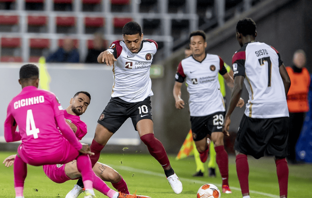 爱游戏官方包含国际比赛日欧冠传出新动向;罗马防线松动;管理层表态:引发热议;年轻球员得到机会的词条